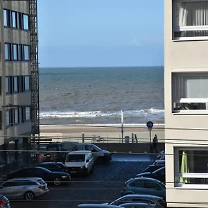 Apartment Lichtrijk 2-slaapkamerappartement Met Zeezicht En Gratis Parking, Ostende